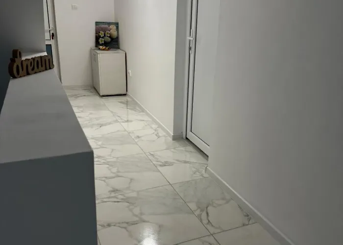 Yzabelle Eforie Nord